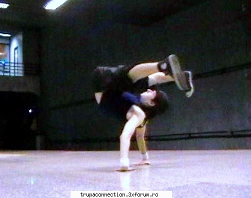 invatati fetelor inferno ca se chinuie si cele de la supersonic sa faca schema asta.:d bobby membrul