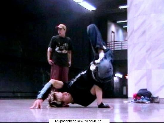 asa .... ca shi asa eram noi putzini ... sa mai alaturat un super bun prieten shi mai ales bboy .